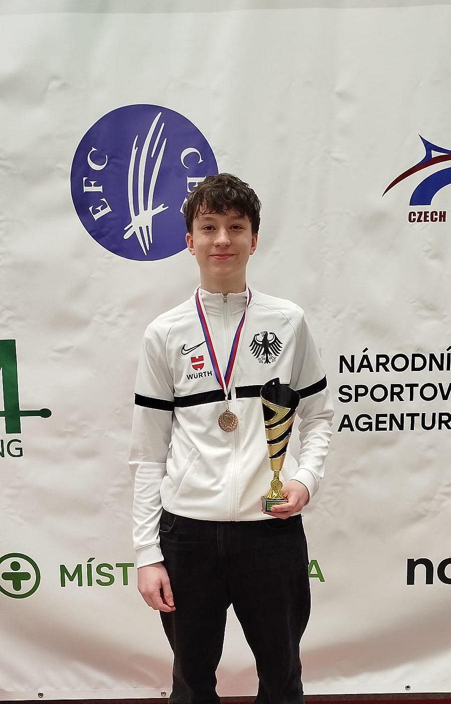 {m.alternative -> f:or(alternative: capTitle -> f:or(alternative: newsItem.title))}