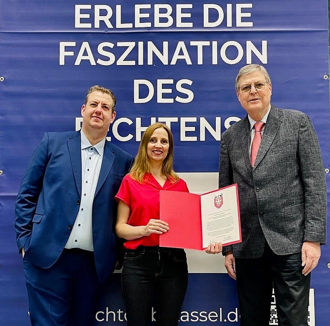 {m.alternative -> f:or(alternative: capTitle -> f:or(alternative: newsItem.title))}